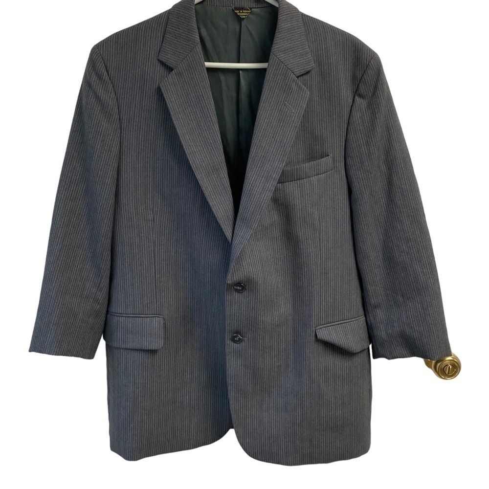 MENS Gray multicolored pinstriped sports jacket. Size 42R. 100% virgin‎ wool.
